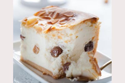 Gâteau au fromage blanc et raisins product image