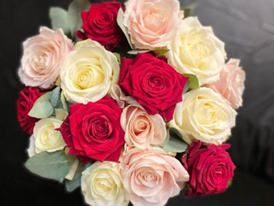 Bouquet de roses coloris variés product image