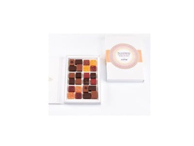 Boîte d’assortiment bonbons de chocolats assortis et pâtes de fruits product image