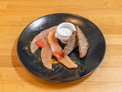 Gravlax de saumon, crème aneth et ciboulette product image