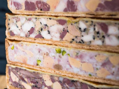 Pâté en croûte de caille, foie gras et fruits secs product image