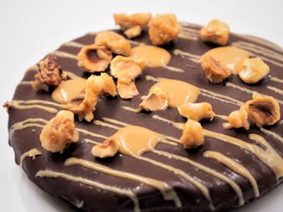 Cookie glacée noir noisettes product image