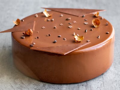 Entremet chocolat, vanille & praliné product image