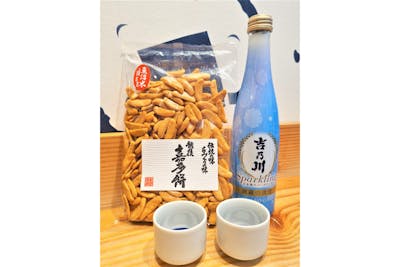 Saké pétillant et senbei "kaki no tane" (biscuits de riz soufflé) product image