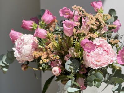 Bouquet coloré du fleuriste (moyen) product image