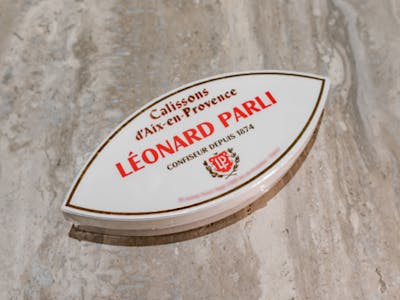 Boîte traditionnelle de calissons d'Aix-en-Provence - Léonard Parli product image