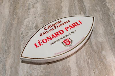 Boîte traditionnelle de calissons d'Aix-en-Provence - Léonard Parli product image