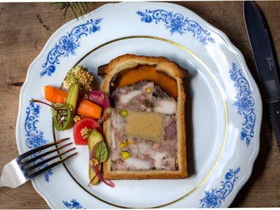 Pâté-croûte foie gras, ris de veau, morilles et pistaches (tranche) product image