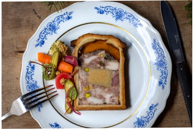 Pâté-croûte foie gras, ris de veau, morilles et pistaches (demi) product image