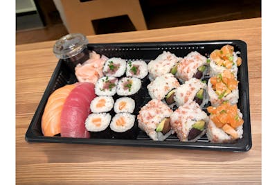 Assortiment de sushis maison product image