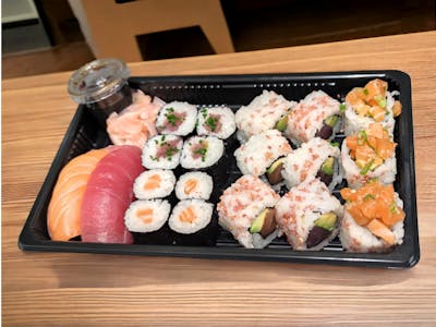 Assortiment de sushis maison product image