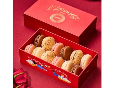 Coffret de 12 macarons "Les mots d'amour" product image