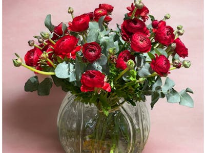 Bouquet de renoncules rouges et blanches product image