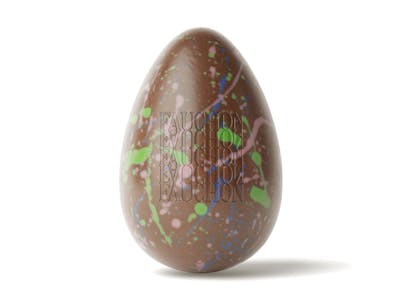 Grand œuf de Pâques gravé Fauchon au chocolat au lait product image